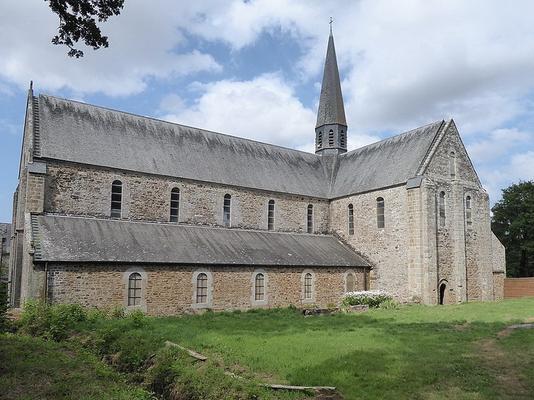 150-1024px-Exterior_of_Abbey_Church__Abbaye_de_Boquen__03_-Chris06.jpg