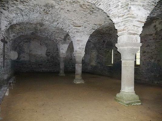724-Simon_de_l_Ouest-Abbaye_de_Clermont_-_refectoire_des_convers.JPG