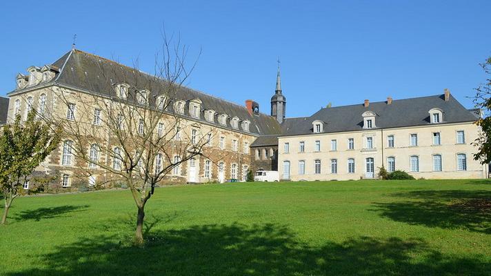 80-Melleray-Selbymay__cloitre_eglise_1__-_La_Meilleraye-de-Bretagne.jpg