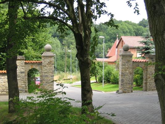 125-Toreinfahrt_KLoster_Beuren-Gelbe.JPG