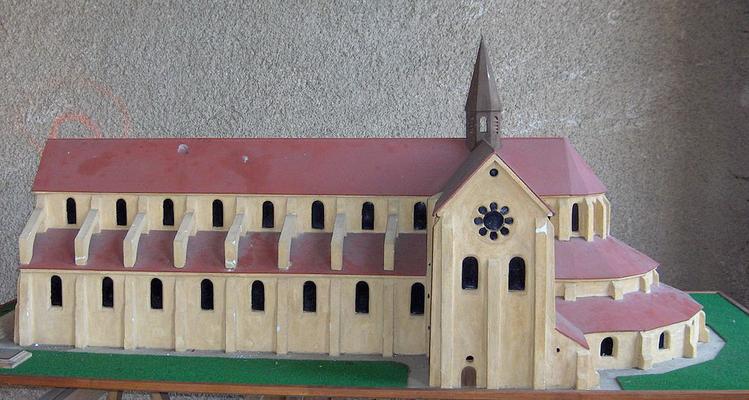 080-Sylvie_Georgel-Cherlieu-maquette-eglise.jpg