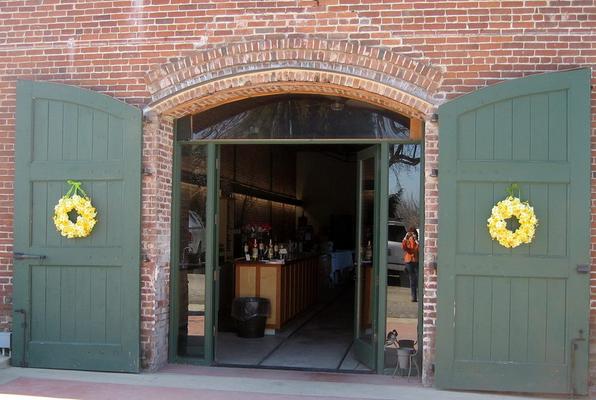 925-Suzi_Rosenberg-New_Clairvaux_tasting_room_entrance.jpg