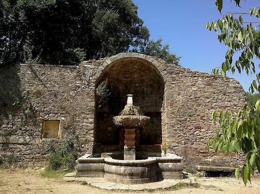 850-rene_boulay-Le_Thoronet_Abbaye_Jardin_Fontaine_-_panoramio.jpg