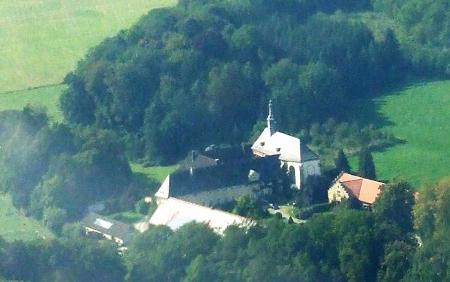 Felix_Stember-Aerial_view_of_Gut_Holthausen.jpg