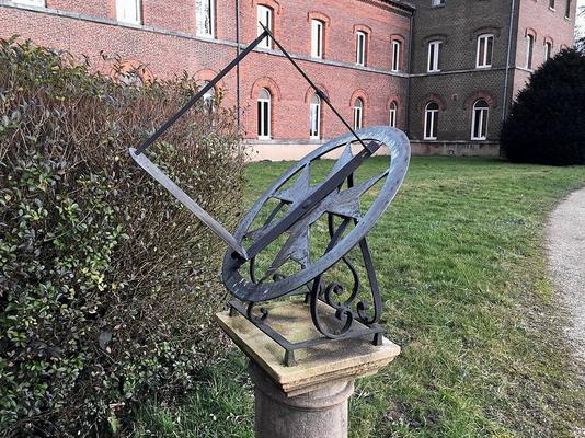 095-Benoit_Prieur_-Cadran_solaire_a_Notre-Dame-des-Dombes__2015_.jpg