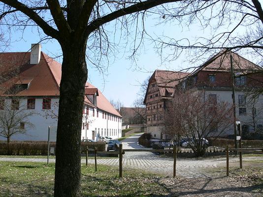 816-Andreas Praefcke-800px-Heiligkreuztal_Konvent_Brauerei_Kornhaus.jpg