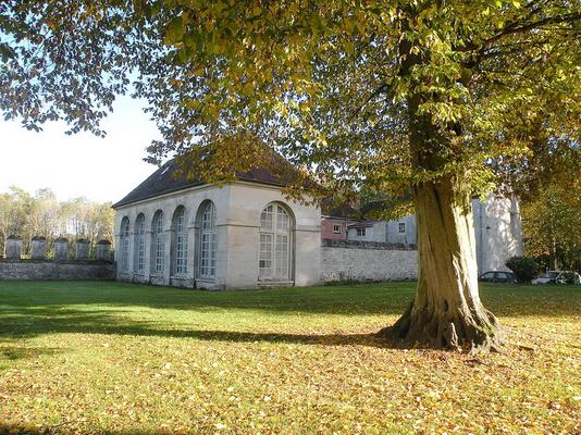 853-Chatsam_Abbaye_de_Chaalis_-_Roseraie_bat.JPG