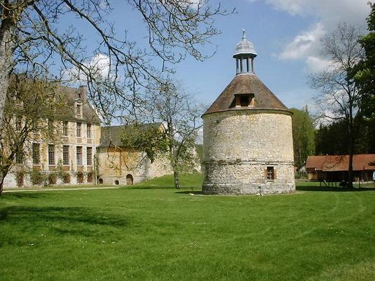 754-pimdip_-_Abbaye_de_Mortemer_view.jpg