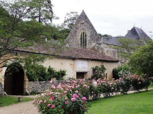 127-Havang_nl_-Beruges__Vienne__Abbaye_du_Pin.JPG