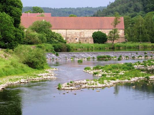 400-6_Necessarium_und_Brunnen_-_Lage_am_Wasser__1_-Benndorf.JPG