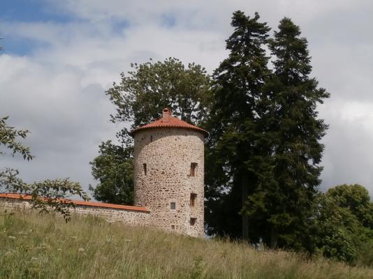 083-Aubussonais_-Tour_de_guet_a_l_Abbaye_Notre-Dame_de_Bellaigue__a_Virlet.jpg