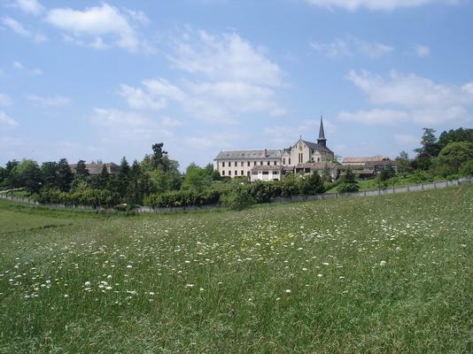 OCSO-121-Echourgnac-monastere_de_loin.jpg