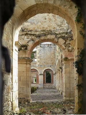 086-Christian_Dupre_-Abbaye_de_Fontmorigny_7_-_Cloitre_2.jpg