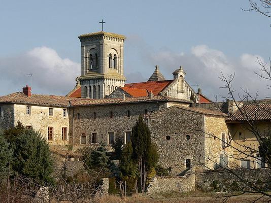 080-Saint_Martin-1024px-Abbaye_Saint-Anne_de_Bonlieu-sur-Roubion.JPG