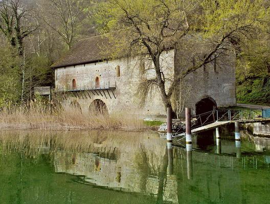 900-Csitt_-Abbaye_de_Hautecombe_hangars_a_bateau.jpg