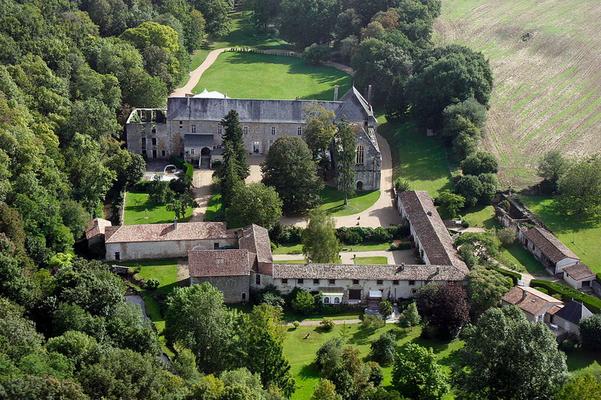 110-Almer86_-Abbaye_du_Pin_Ouest.JPG