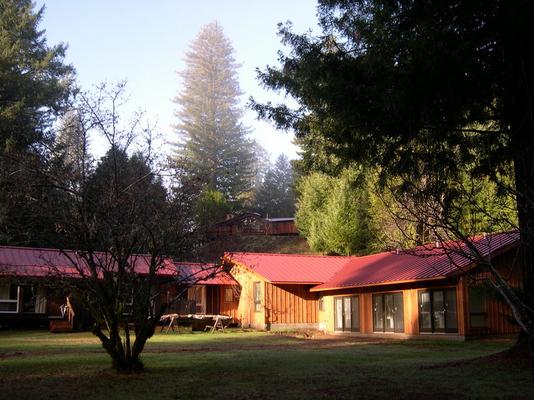 740-Redwoods-OCSO-senior_wing_and_cabins.JPG