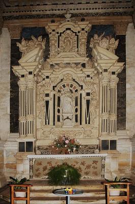 203-Dietrich-La_Benisson-Dieu_Altar_2.jpg