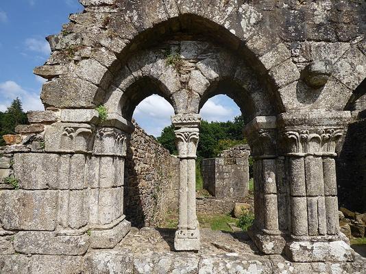 354-1024px-Chapter_House__Abbaye_de_Boquen__04_-Chris06.jpg