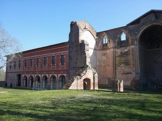 115-Sylda31-Eaunes-abbaye_La_Clarte-Dieu-mediatheque_et_eglise_abbatiale.jpg