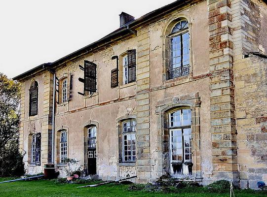 084-Espirat-Facade_est_de_l_ancienne_abbaye_de_Bithaine.jpg
