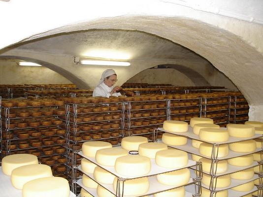 OCSO-752-Echourgnac-fromagerie_cave_2.jpg