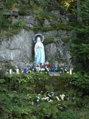 906-Calvaire-OCSO-processiontogrottoAug2008057.JPG