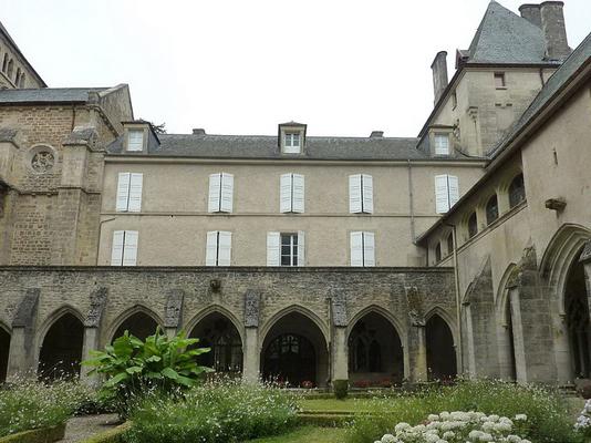 352-Chris06-Cloister__Abbaye_de_Loc-Dieu___10_.jpg