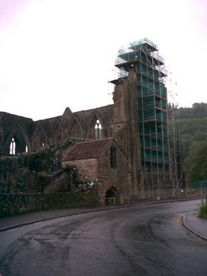 Tintern-Westfassade.jpg