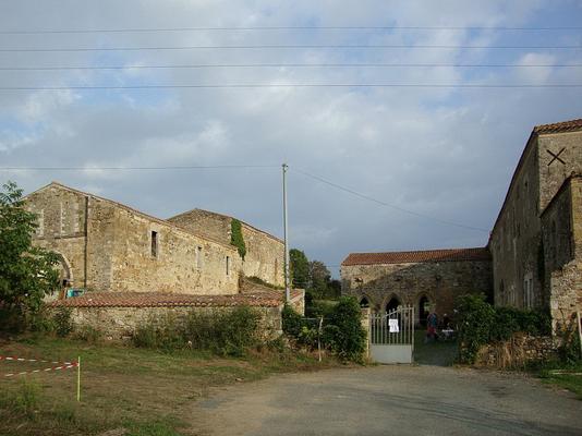851-Spouik-Abbaye_de_Trizay.jpg