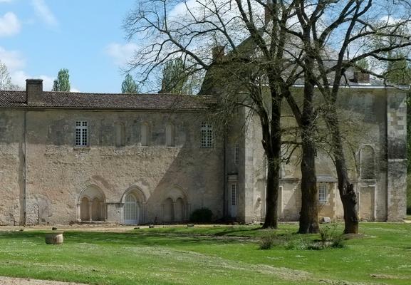 090-139_-_Abbaye_de_la_Grace-Dieu_-_Benon-2.jpg