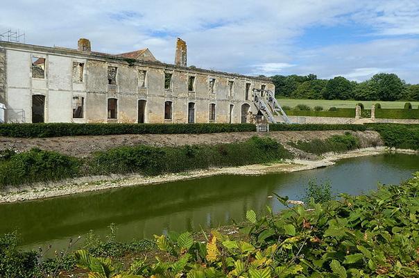 082-Christian_Dupre_-Abbaye_de_Fontmorigny_15_-_Le_vivier.jpg