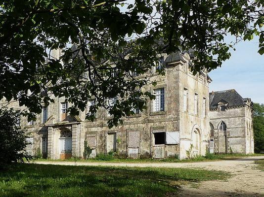 085-Tsaag_Valren_-Abbaye_de_la_Joie_facade_arbres.jpg