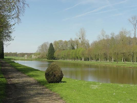 855-Pierre_Poschadel_Fontaine-Chaalis__60___abbaye_de_Chaalis__jardin_a_la_francaise__grand_canal_2.jpg