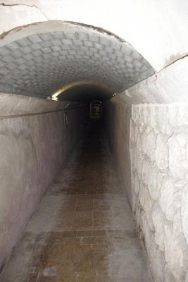 Latroun-tunnel-vignoble-2-kl.JPG