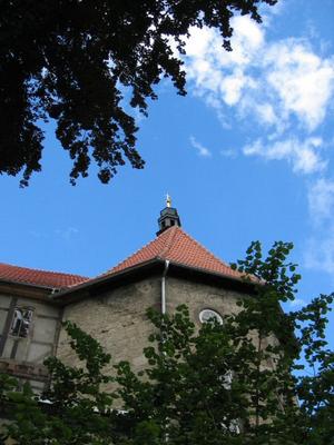 Gelbe_-_ad_Dachreiter_der_ehem._Kirche_der_Zisterzienserinnen_von_Anrode_in_Thueringen.jpg