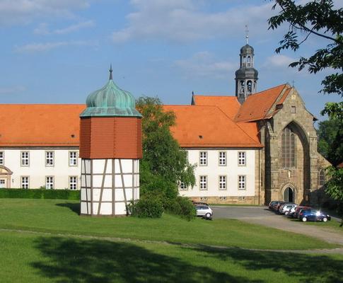 1-Radvan-Marienrode_Klosterhof_Westfluegel.jpg