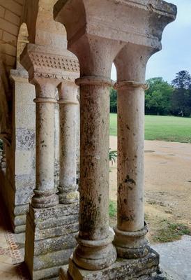 362-Bonnevaux__Vienne_-Jalladeau-colonnes.jpg