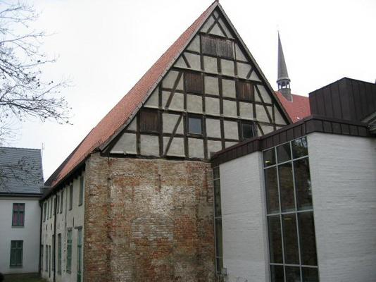 753-Gelbe_-_ak_Rostock_Heilig_Kreuz_Kloster_a_11.jpg