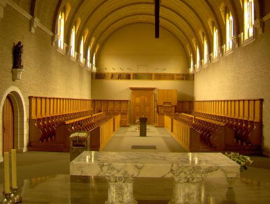 201-Nazareth-OCSO-2.6._Eglise_Interieur_vers_le_choeur.JPG