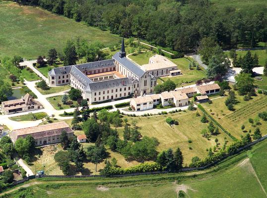 OCSO-120-Echourgnac-monastere_vue_aerienne.tif