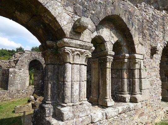 355-1024px-Chapter_House__Abbaye_de_Boquen__05_-Chris06.jpg