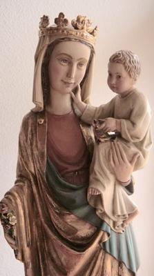 262-Statue-der-Muttergottes-mit-Jesuskind-Kloster-Frauenthal-571x1024.jpg