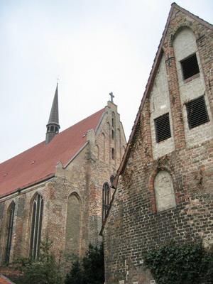 153-Gelbe_-_au_Rostock_Heilig_Kreuz_Kloster_a_22.jpg