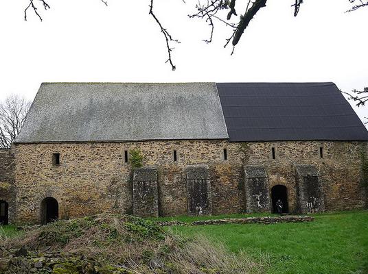 721-Simon_de_l_Ouest-Abbaye_de_Clermont_-_le_batiment_des_convers_vu_du_cloitre.JPG