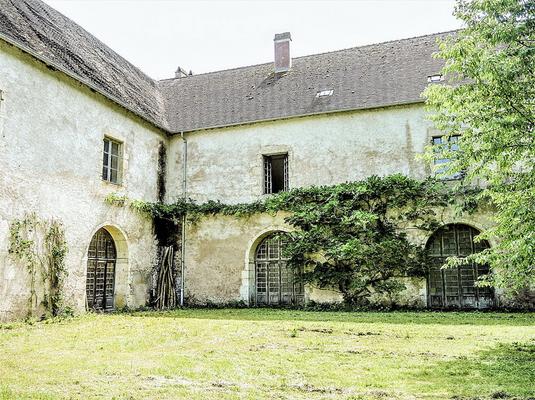 086-Espirat-Facade_nord-est_de_l_ancienne_abbaye_de_Bellevaux.jpg