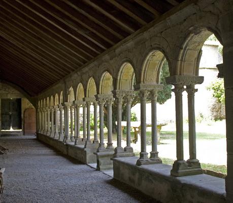 358-Daniel_Villafruela.-Abbaye_de_Villelongue-Allee_du_cloitre-20110621.jpg