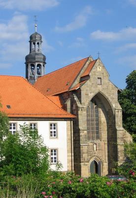 Radvan-Marienrode_Westpartie_Klosterkirche.jpg