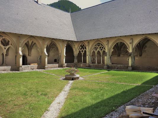 085-Espirat_-Abondance._Cloitre_de_l_abbaye._2015-06-20.JPG