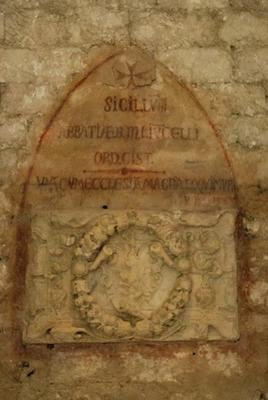 095-Toutaitanous_2_-Pierre_tombale_dans_l_abbaye.jpg